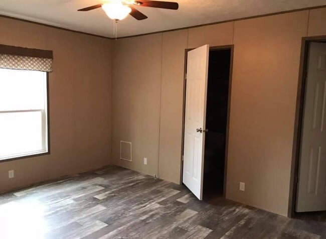 Building Photo - 11656 Hwy 28 E