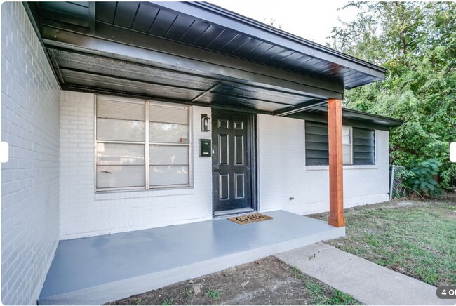 Building Photo - ASK ABOUT OUR VALENTINES DAY MOVE-IN SPECI...