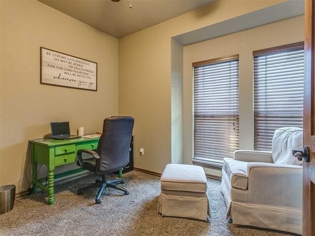 Building Photo - 202 Parkview Dr