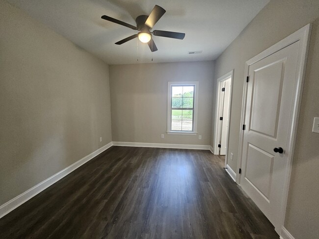 Building Photo - 892 Forehand Rd