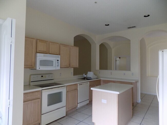 Building Photo - 102 Carnival Dr