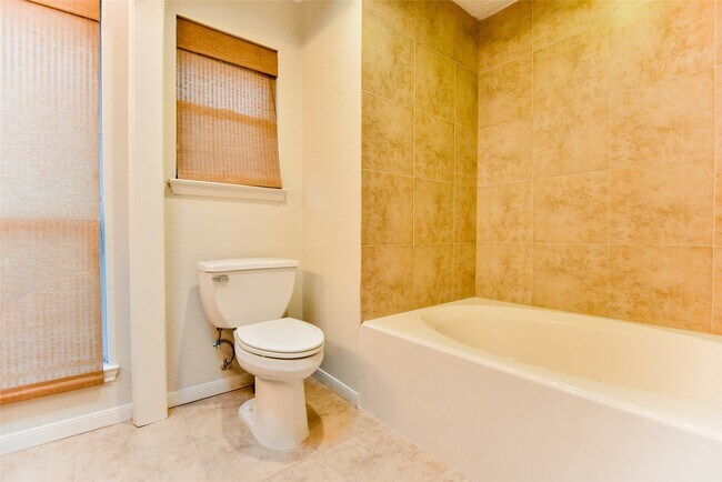 Building Photo - 3530 Santa Rosa Ln