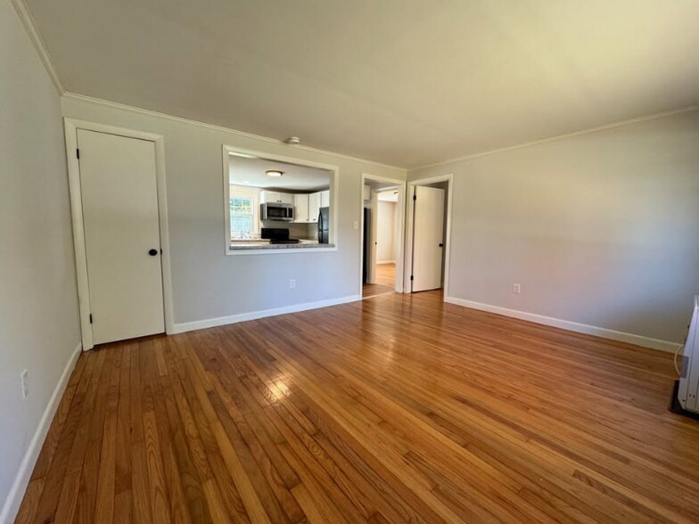 Building Photo - 98 Burnell Dr