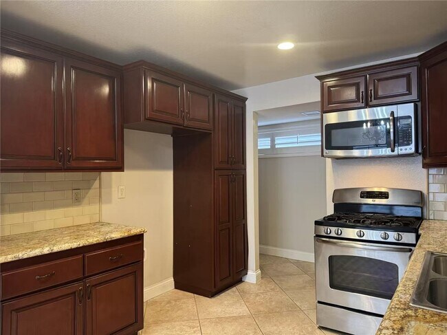 Building Photo - 444 Golden Springs Dr