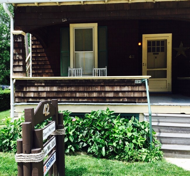 Porch - 42 Bloomsbury Ave