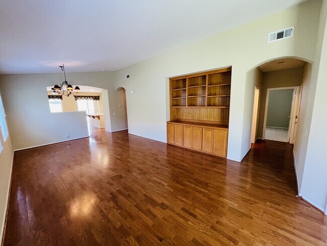 Building Photo - 30962 Crystalaire Dr