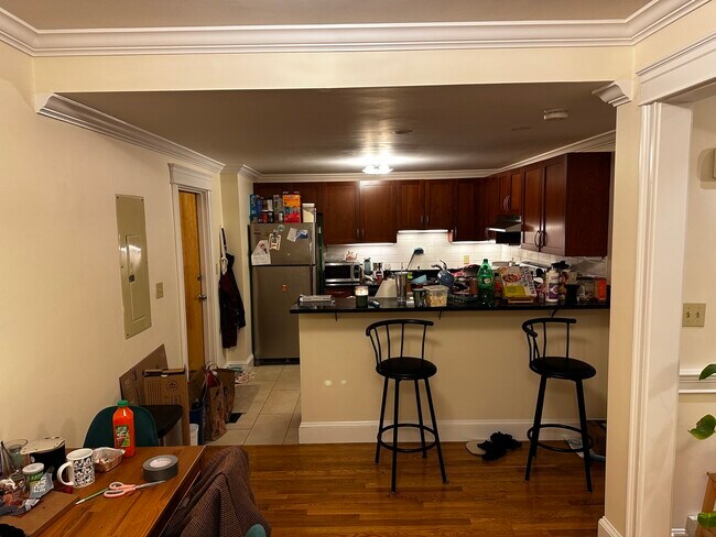 Building Photo - 27 Glenville Ave