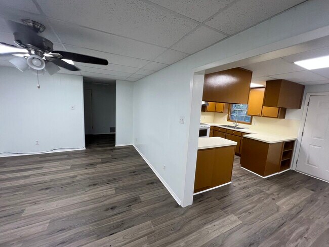 Building Photo - 11106 N Dowling Rd