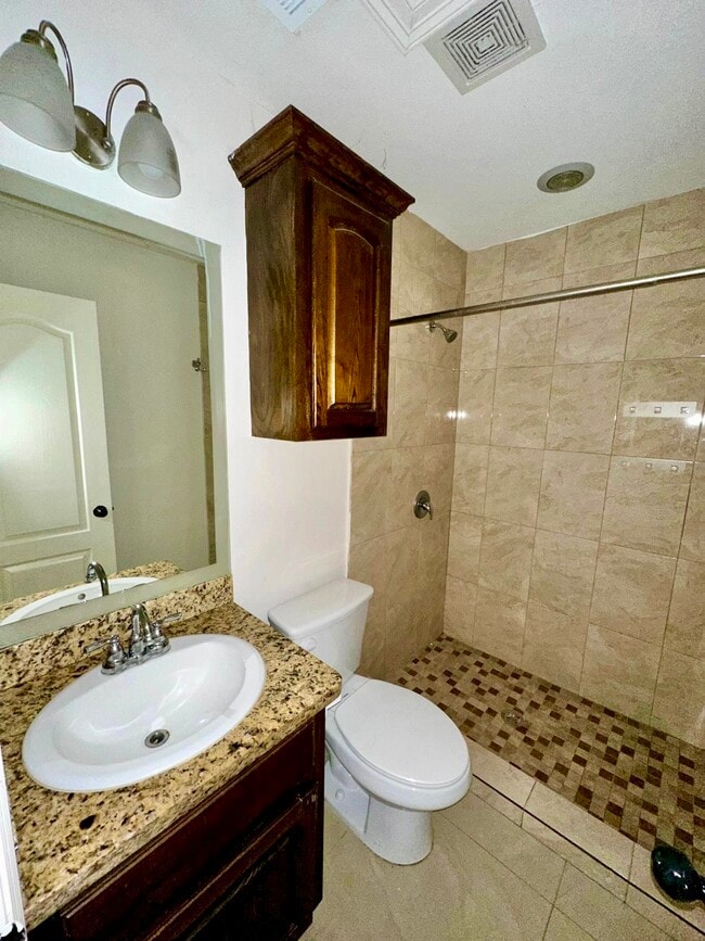 Building Photo - 207 S Ridge Ln