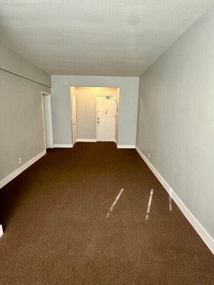 Building Photo - 85 Easton Ave