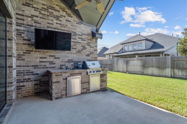 Building Photo - 2210 Bristlegrass Dr