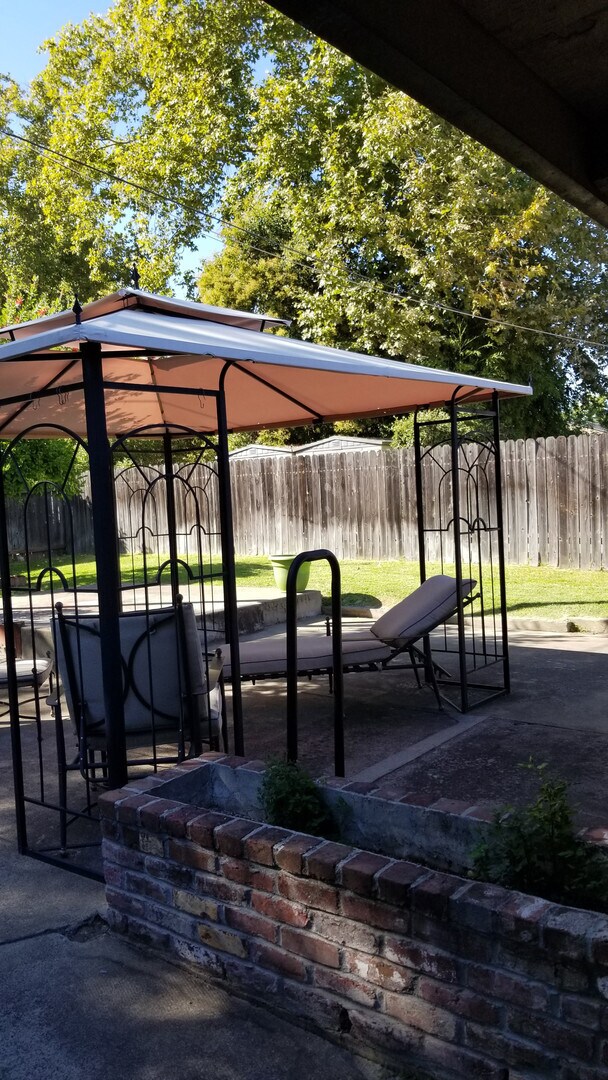 Building Photo - Move In Special: Central Roseville, Pool, Gardner Single Story Large Yard,  3 bedrooms, 2 baths, ...