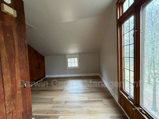 Building Photo - 1 Breakneck Rd