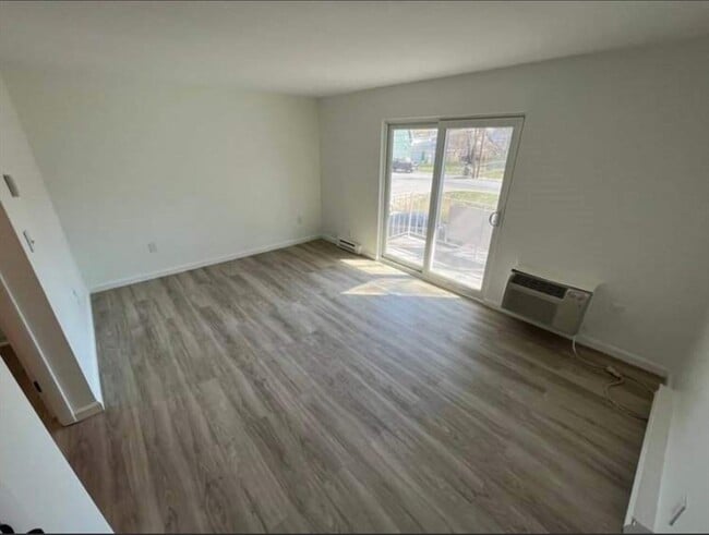 Building Photo - 31 Vine St