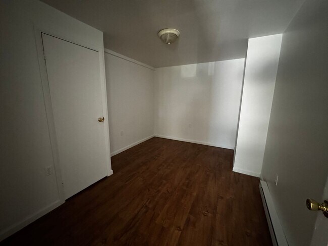 Building Photo - 2438 Mifflin St