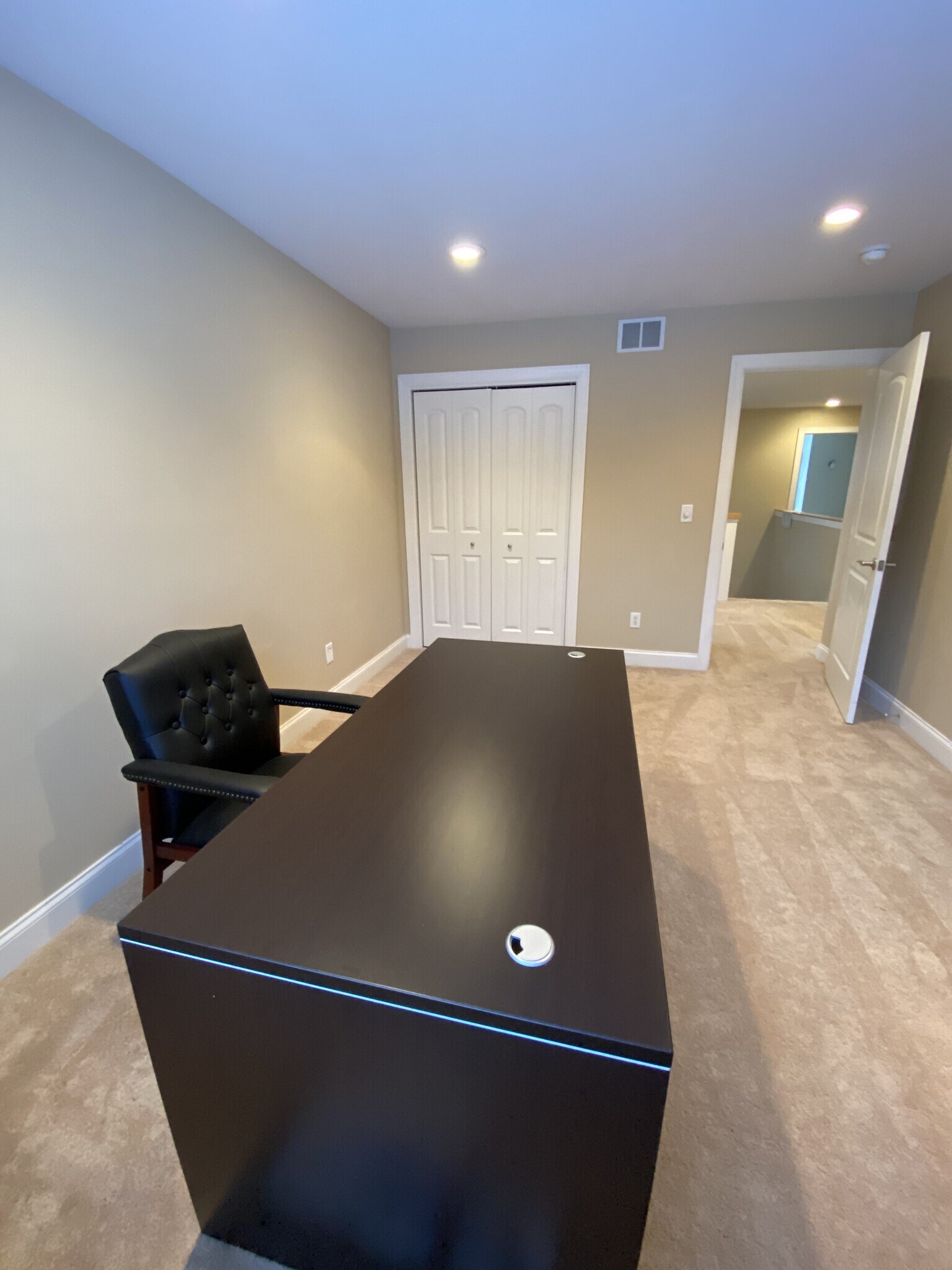 Building Photo - 4698 Brompton Dr