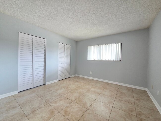 Building Photo - 605 Northlake Blvd