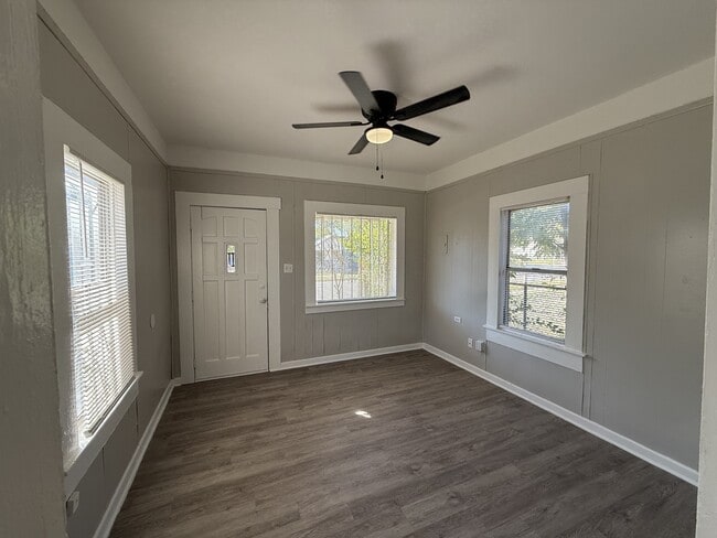 Primary Photo - 1817 San Luis St