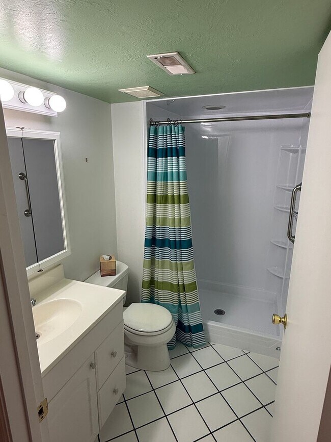 Building Photo - Beautiful 4 bedroom 3 bathroom home!