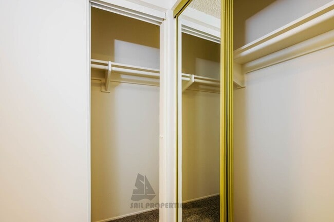 Building Photo - Charming 1-bedroom, 1-bath Condo in Huntington Beach