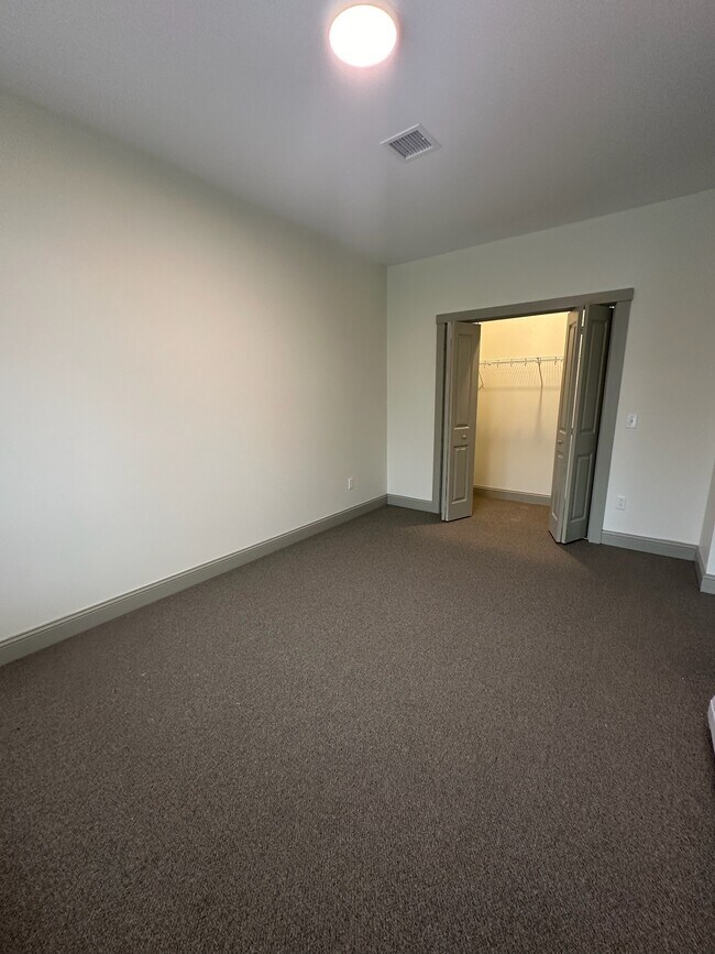 Bedroom - 2715 Shelburne Rd