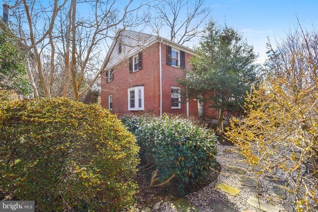 Building Photo - 1231 Northview Rd