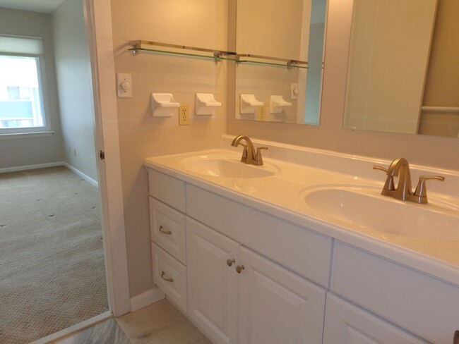 Building Photo - Shadowlawn - Shadow Cove Condominiums