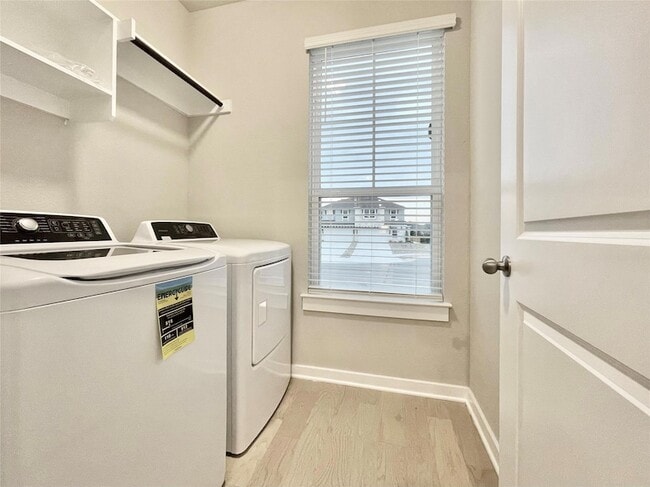 Building Photo - 2415 Lakey Cv