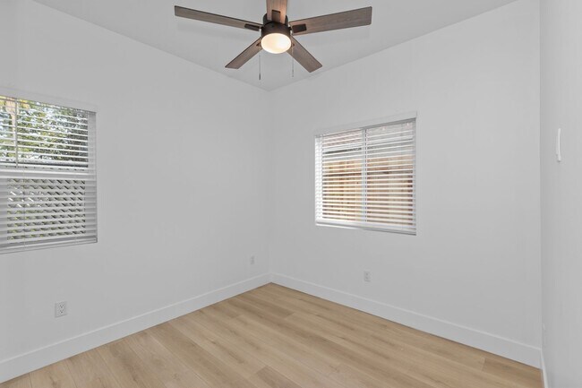 Building Photo - Fire pit!