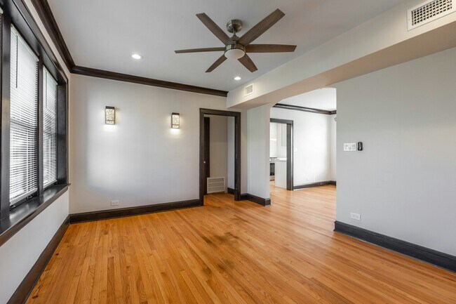 Building Photo - 6409 N Talman Ave