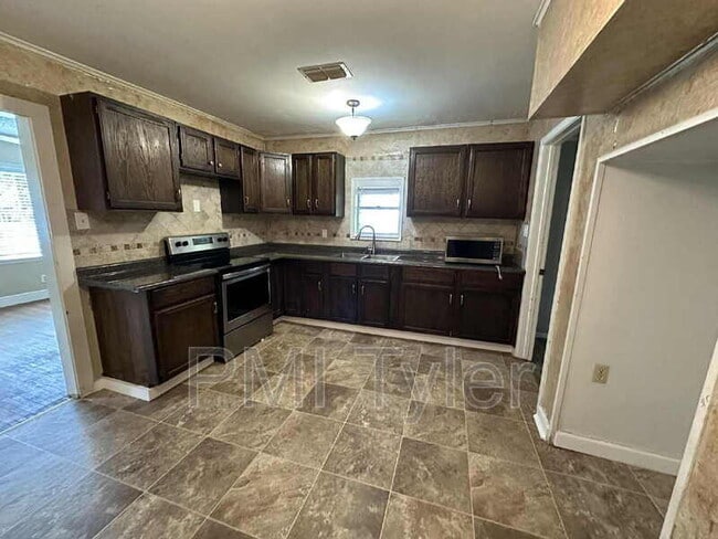 Building Photo - 427 Turkey Creek Dr