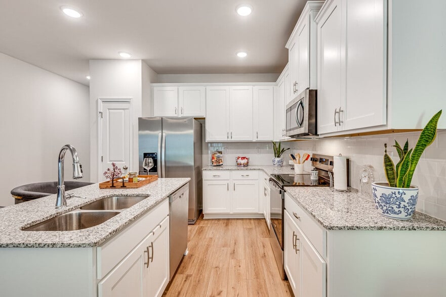 Building Photo - 4252 Notting Hill Dr SW