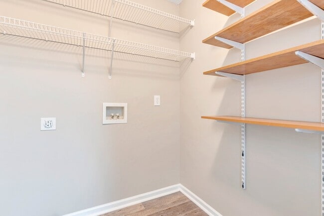 Building Photo - 2046 Samantha Dr