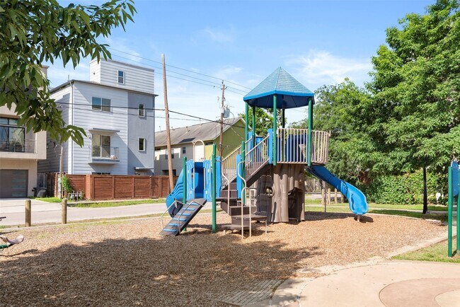 Building Photo - 4201 Marina St
