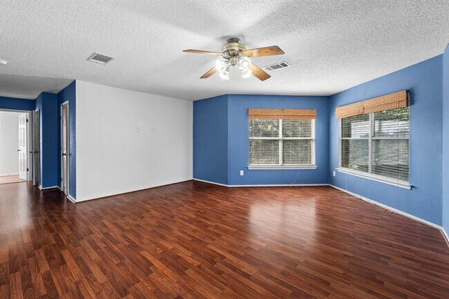 Building Photo - 1704 Matagorda Dr