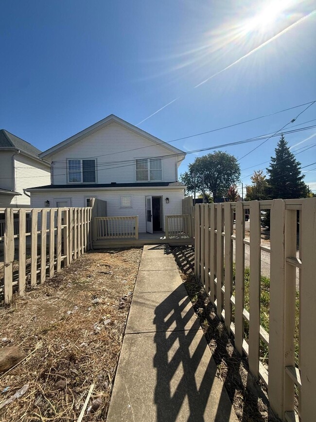 Building Photo - 371 Taylor Ave