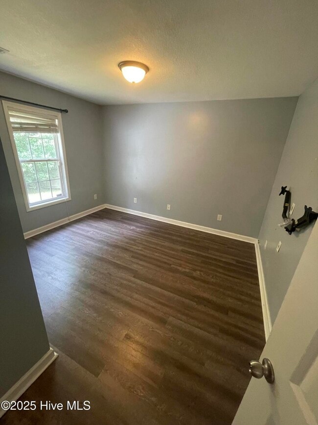 Building Photo - 146 Broadleaf Dr