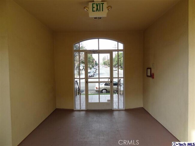Building Photo - 300 E Providencia Ave