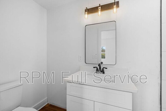 Building Photo - 1405 14th Ave N