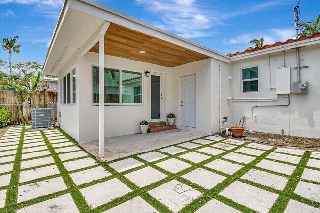 Building Photo - 420 SW 13th St