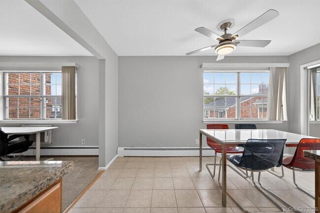 Building Photo - 31 Doxbury Ln