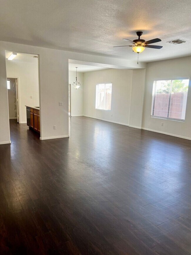 Building Photo - 3-bedroom, 2-bath in Johnson Ranch