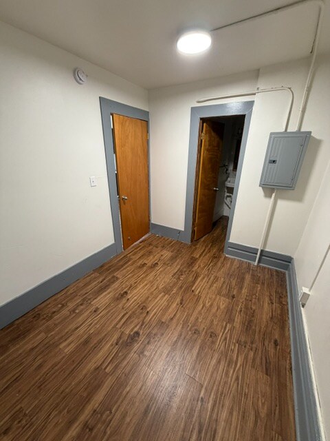 Building Photo - 708 Mills St