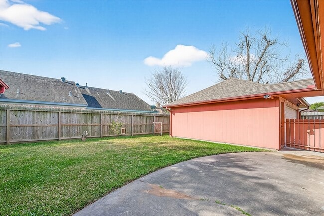 Building Photo - 6207 Claridge Dr