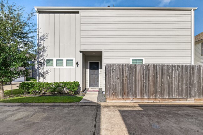 Building Photo - 8802 Hollister Pine Ct