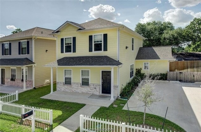 Building Photo - 114 Lynn Dr