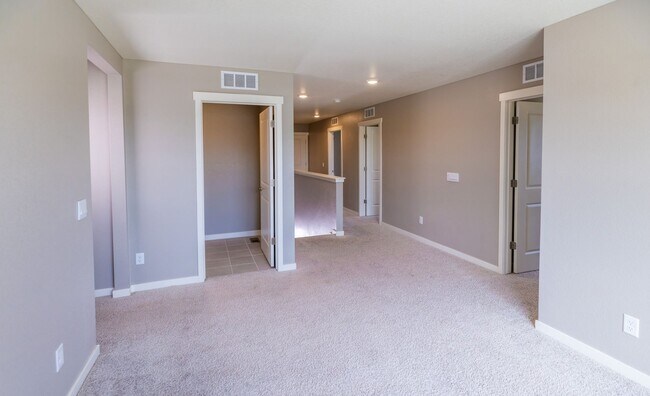 Building Photo - Stunning 4BR House in Berthoud