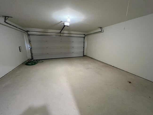 Building Photo - Park House, End Street, 4 bedroom and 2 bathroom home for rent in Jarrell , TX