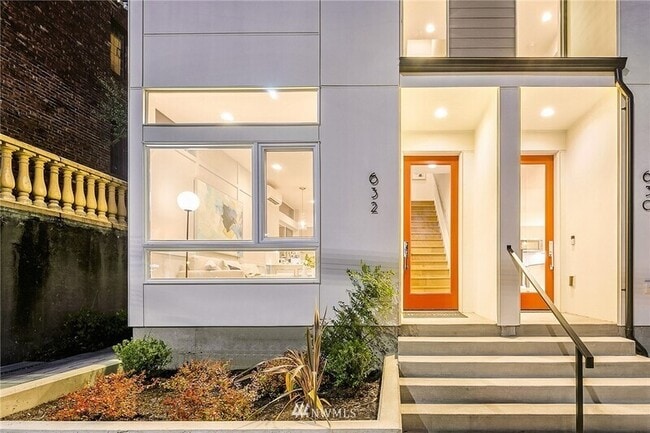 Building Photo - 632 10th Ave E