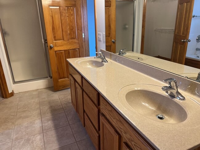 Building Photo - Beautiful Home in Republic! Wont Last!